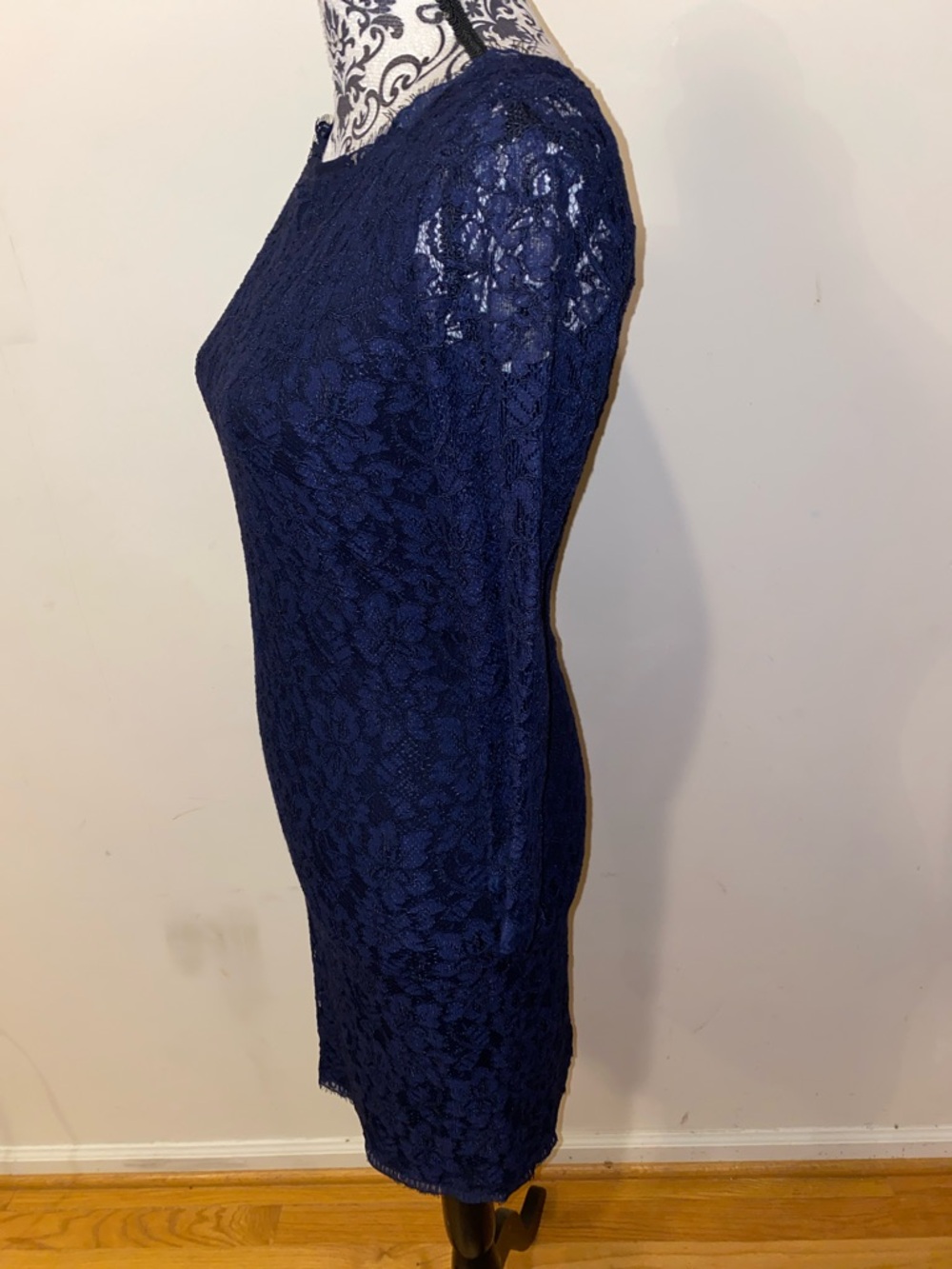 NWT!! Diane Von Furstenberg Zarita Navy Lace 3/4 Sleeve Sheath Dress Size 2 - Picture 4 of 16